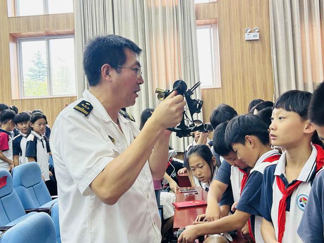 青岛：海洋科普教育进校园点燃学生科学梦想(图6)