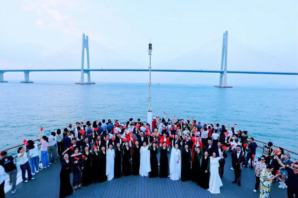 深圳音协合唱团“夏之潮”音乐会在湾区游轮唱响(图3)
