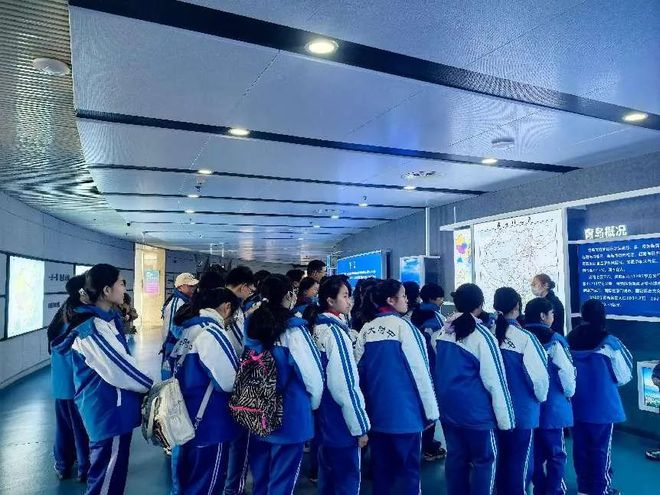 【研之旅】走进青岛规划展览馆 感受海洋城市文化——青岛大学附属中学2024级22班社会实践活动纪实(图3)