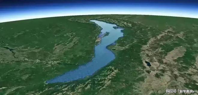 距离海洋2000公里这个湖泊发现鲨鱼海豹网友：飞都飞不过去(图4)