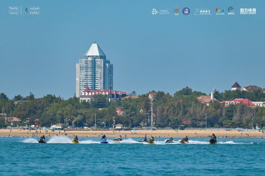 乘风斩浪 2024年中国摩托艇公开赛（青岛站）开赛(图2)