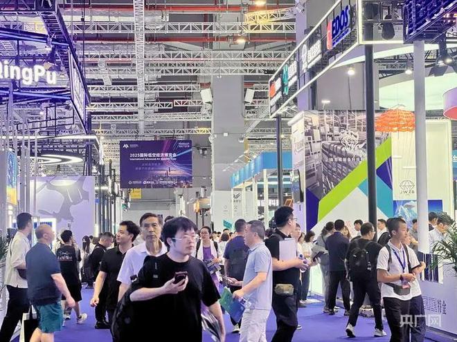 从“单点突破”到“全链条成熟” 中国低空经济迎来“换道超车”新机遇(图1)