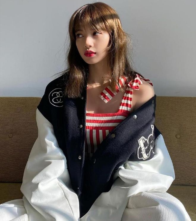 Lisa西班牙演唱会疑似下半身穿肉色丁字裤对观众疯狂抖动臀部(图6)