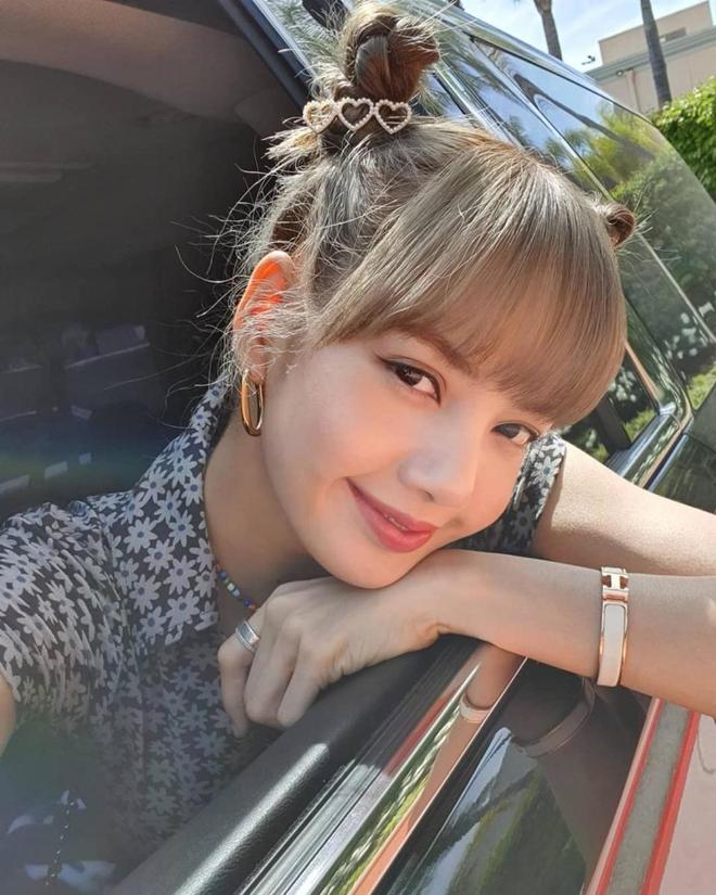 Lisa西班牙演唱会疑似下半身穿肉色丁字裤对观众疯狂抖动臀部(图9)