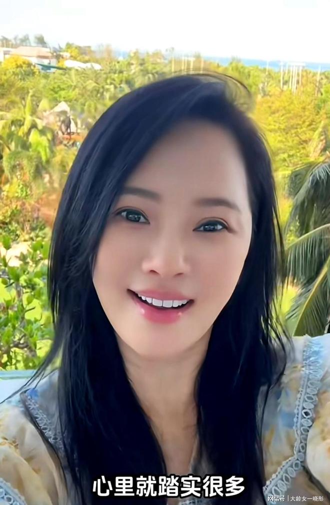 伊能静带公婆女儿探班秦昊住10万一晚海底套房很会讨长辈欢心(图4)