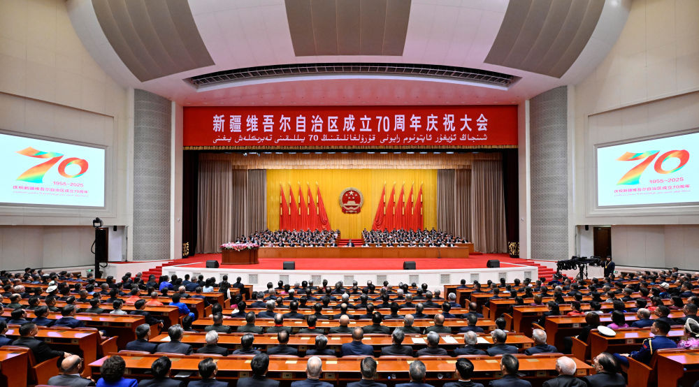 “开创新疆更加美好的明天”——习近平总书记率中央代表团出席新疆维吾尔自治区成立70周年庆祝活动纪实(图6)