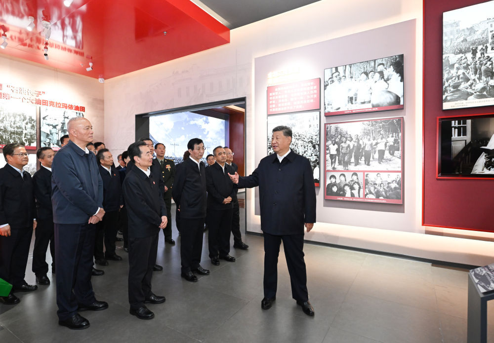 “开创新疆更加美好的明天”——习近平总书记率中央代表团出席新疆维吾尔自治区成立70周年庆祝活动纪实(图4)