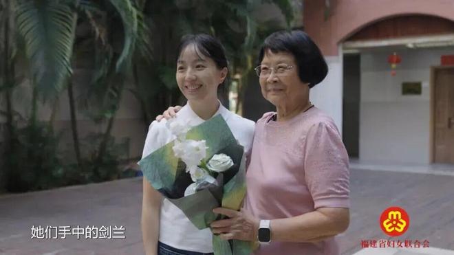 一位是海洋铁娘子洪华生！另一位是厦门大学首位完成深潜科考的女科学家孟雅冰！两代女科学家40年的海洋接力(图11)