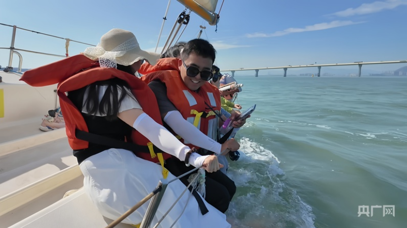 行进的海岸线｜听AI数鸟鸣；看绿电正起航！(图9)
