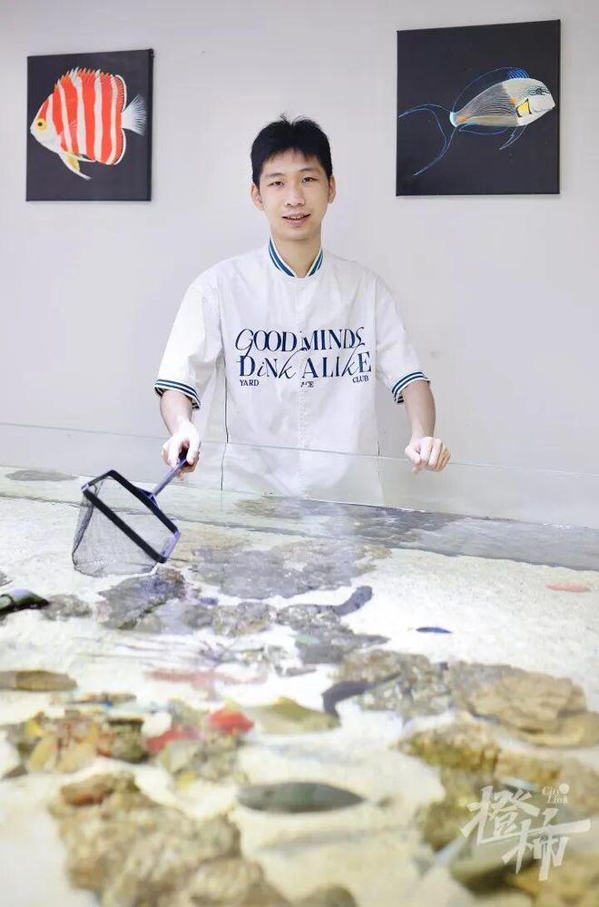 围着一缸鱼“搞事业”00后萧山小伙三年涨粉156万！(图9)